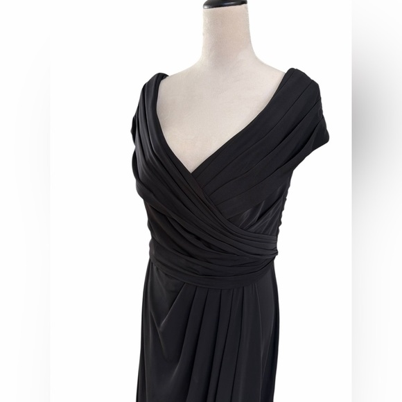 La Femme Ruched Jersey Long Gown with V-neckline black Dress - Picture 10 of 11